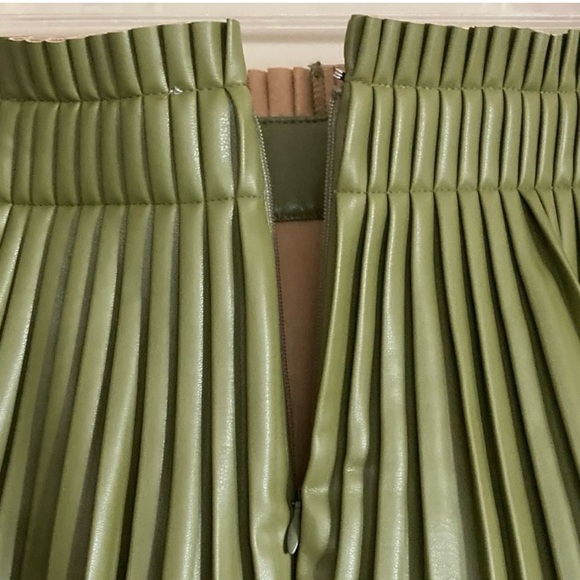 NWT Anthropologie Mare Mare Faux Leather Tiered Pleated Skirt - Picture 7 of 8